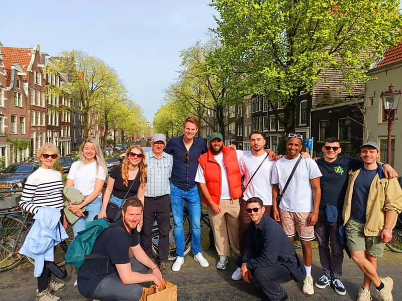 Skipping Lines & Sipping Beers: A History Tour of Amsterdam - How Richard shapes the experience