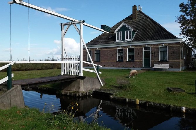 Small-Group Guided Sunset Canoe Tour in Waterland with Dinner - What to wear and pack