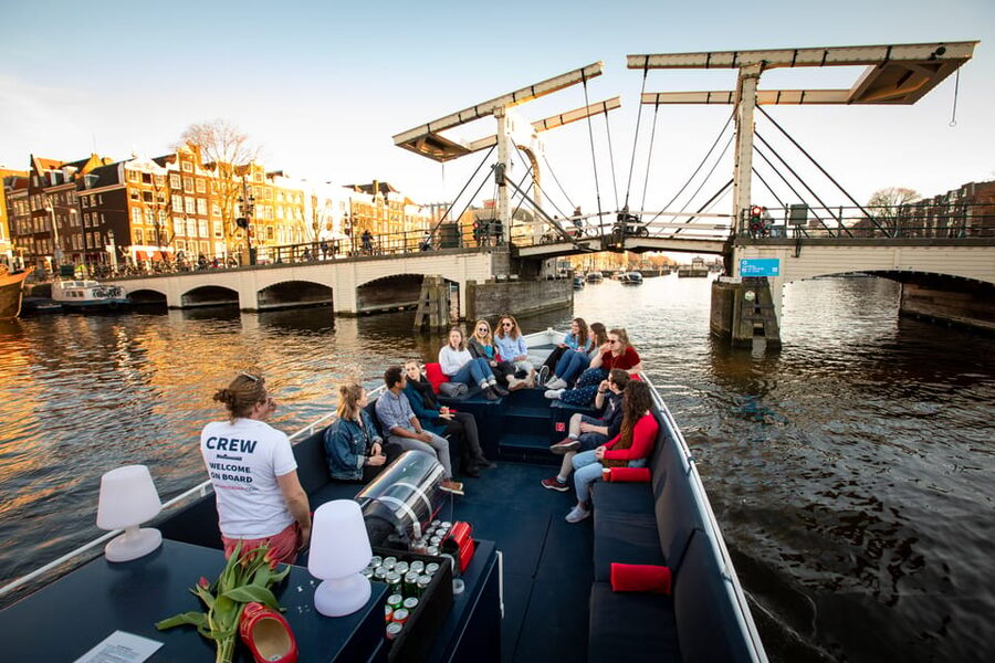 Small-Group Walking Tour with Amsterdam Canal Cruise - Choosing your one-hour canal cruise