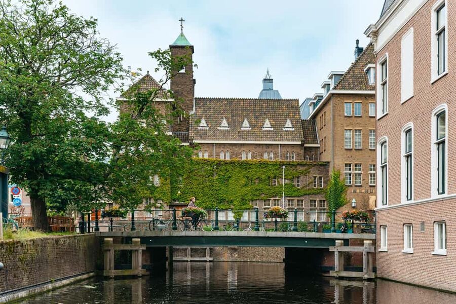 The Hague: Canal Cruise with music from local artists - The route: old homes, bridges, and city views