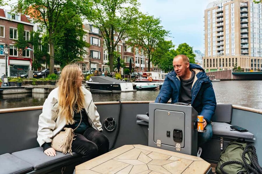 The Hague: Canal Cruise with music from local artists - What the 1.5 hours feel like