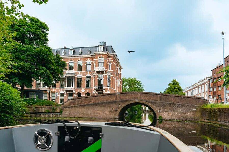 The Hague: Canal Cruise with music from local artists - Food, drinks, and comfort on board