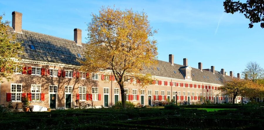 The Hague: Courtyard Walking Tour - What the 1.5-hour route feels like