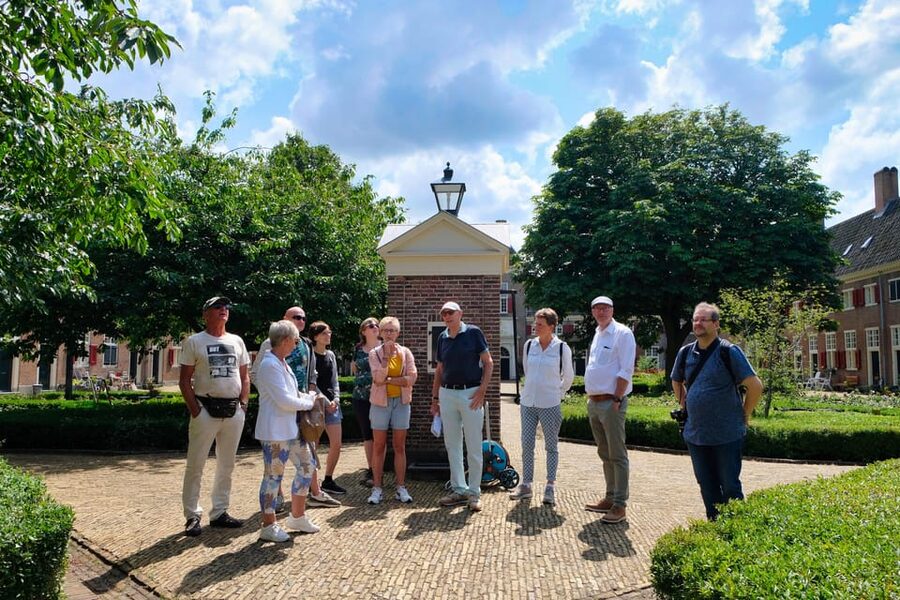 The Hague: Courtyard Walking Tour - The Dutch-only guide is the biggest practical issue