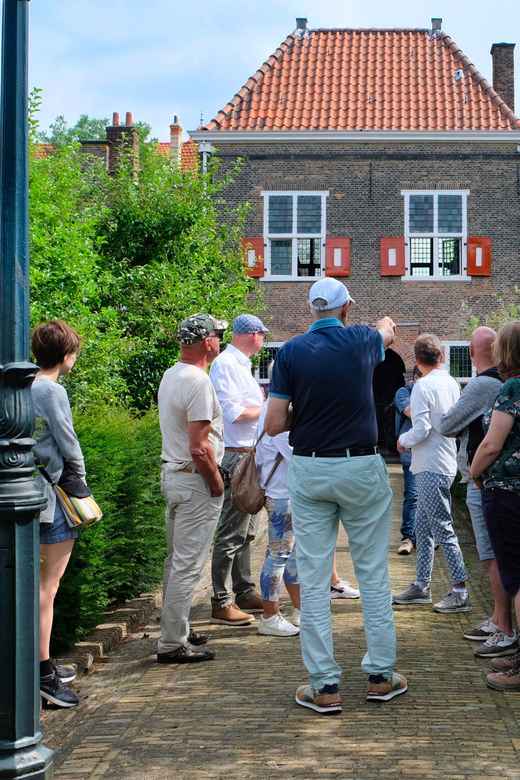 The Hague: Courtyard Walking Tour - Wheelchair access, pets, and the small-group setting