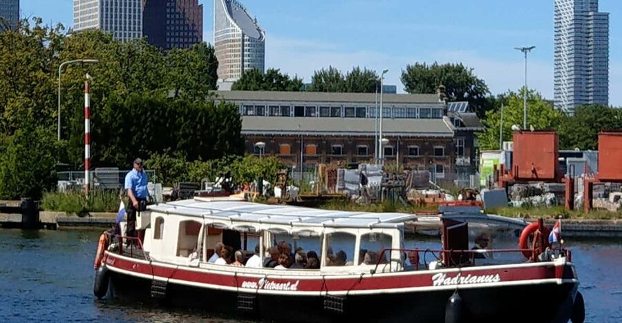 The Hague: One Way Boat Ticket to or from Delft - Boarding at Bierkade 19 in The Hague