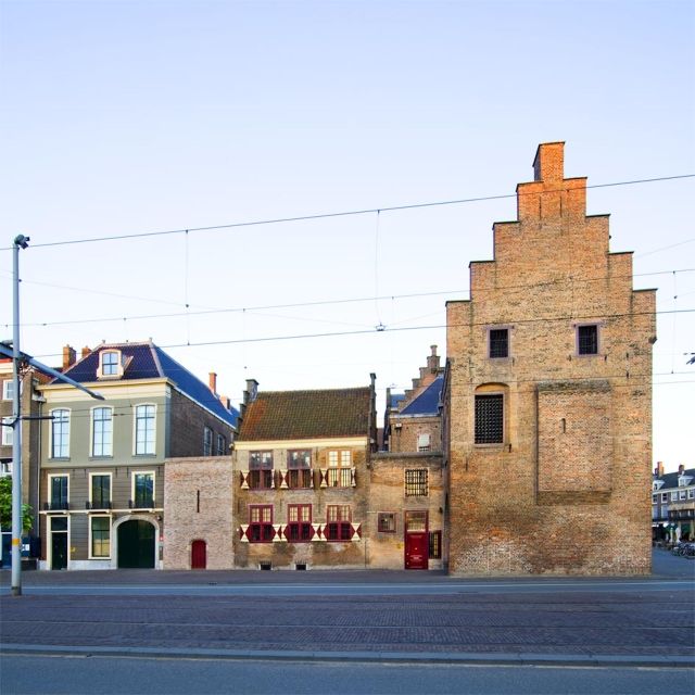 The Hague: Prison Gate Museum - The courthouse explains what happened before punishment