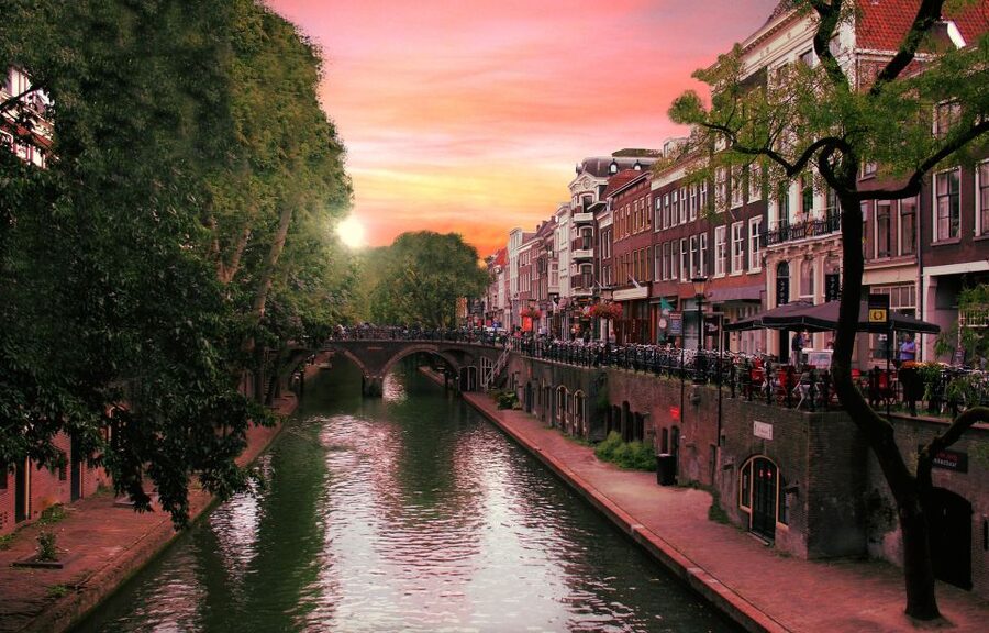 Utrecht: Guided Highlights Walking Tour - Why this Utrecht tour works well for first-time visitors