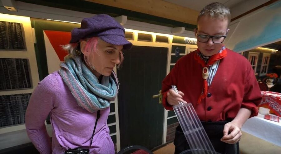 Volendam: 2.5-Hour Cheesemaking Workshop & Clog Making Tour - Quick points to know