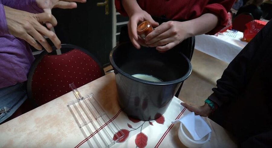 Volendam: 2.5-Hour Cheesemaking Workshop & Clog Making Tour - Reaching Simonehoeve from Amsterdam