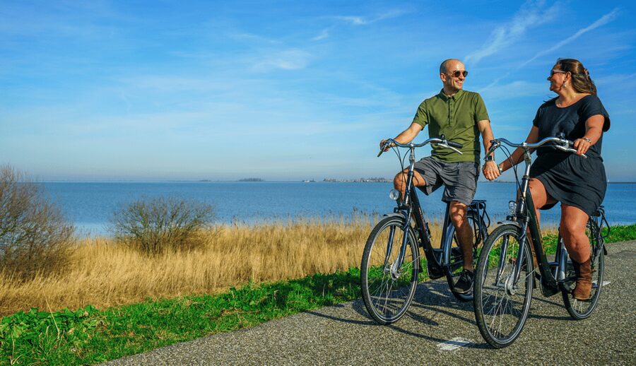 Volendam: Bike Rental including Highlights-Routes - Monnickendam, an old town with a good break point
