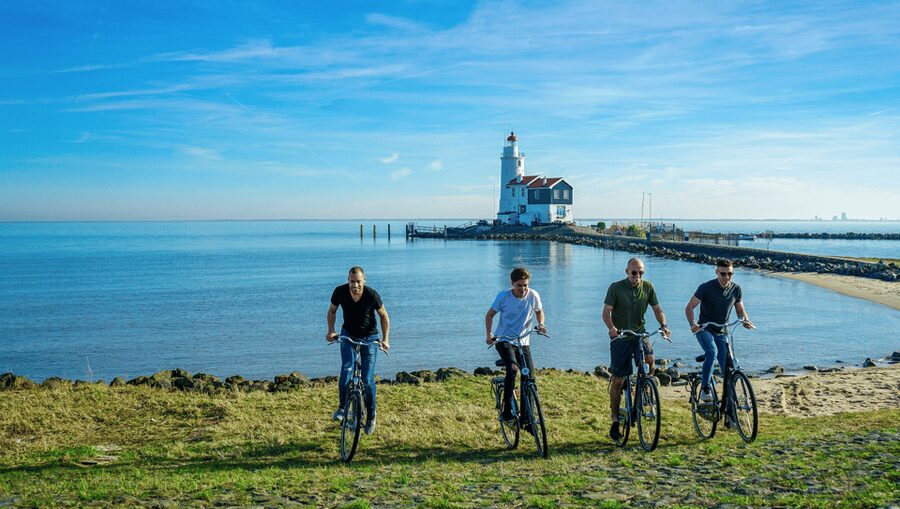 Volendam: Bike Rental including Highlights-Routes - What the bike setup means on the road