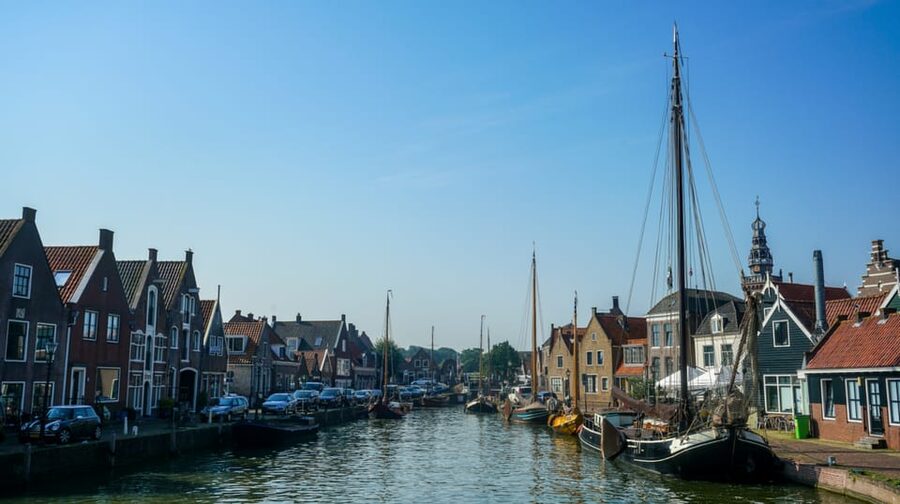 Volendam: E-Bike Rental including Highlights-Routes - Edam, Zuiderwoude, and Broek in Waterland