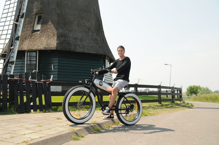 Volendam: E-Fatbike Rental - Monnickendam and its old harbor