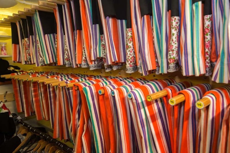 Volendam: Photo Opportunity in Traditional Dutch Costume - Key Points Before You Book