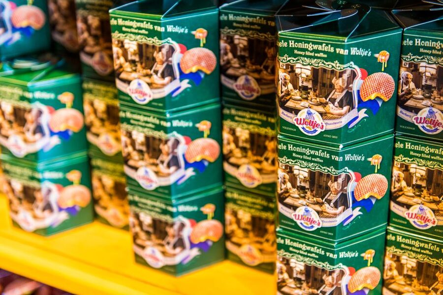 Volendam: Stroopwafel Experience with Tasting - The downstairs baking demonstration