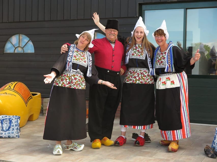 Volendam: Traditional Costume Photo with Cheese & Clog Tour - Why this short Volendam experience works