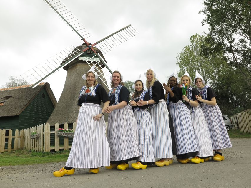 Volendam: Traditional Costume Photo with Cheese & Clog Tour - Time, group format, and accessibility