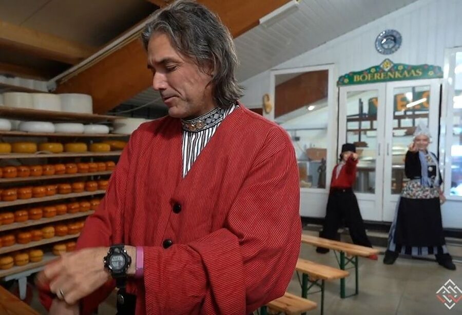 Volendam: Traditional Costume Photo with Cheese & Clog Tour - Is $11 a good value?