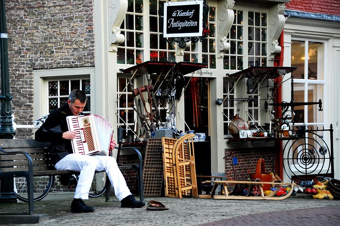 Walking Tour of Delft - The City of Orange and Blue - Why one church leans to the side