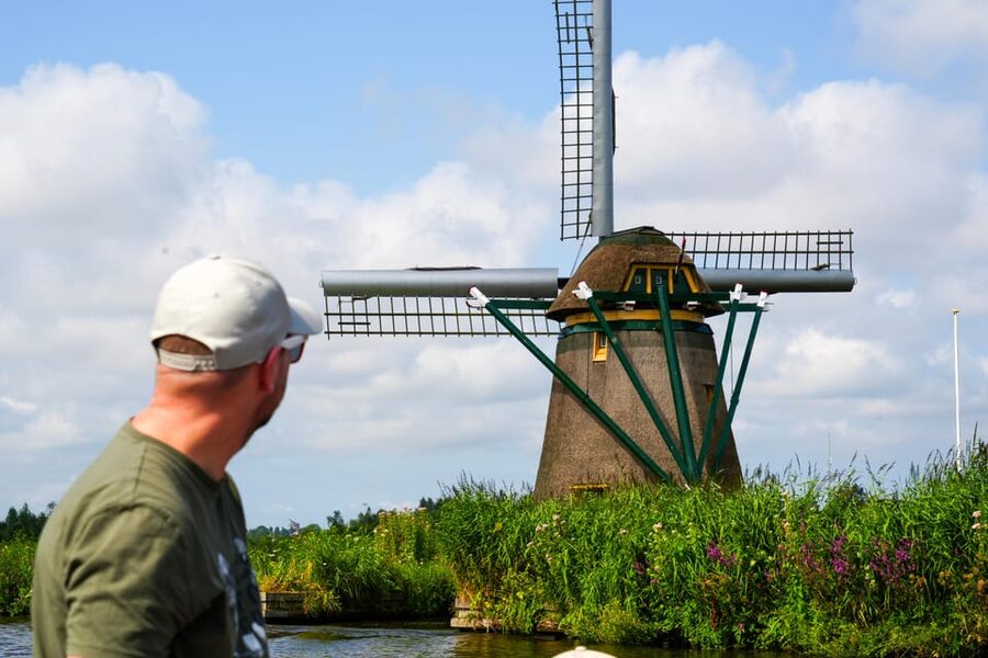 Warmond: Windmill Cruise and Keukenhof Entry Ticket - Two Dutch icons in one spring outing