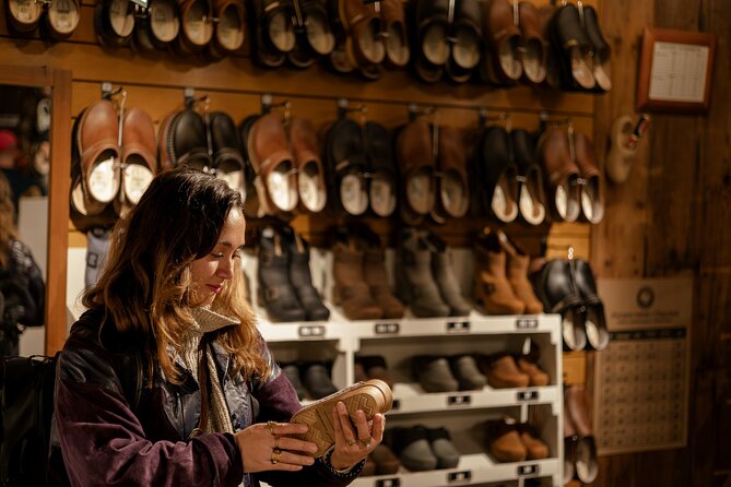 Zaanse Schans and Cheese Tasting Guided Tour from Amsterdam - Tourist attraction or authentic Dutch culture?