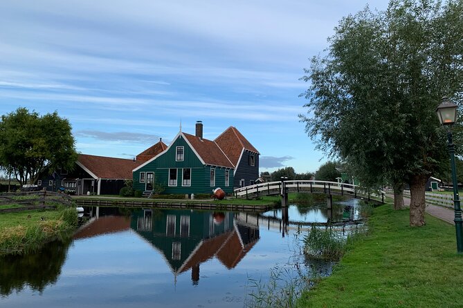 Zaanse Schans and Giethoorn Small-Group Tour with Hotel Pick-Up - Finding your own view of the windmills