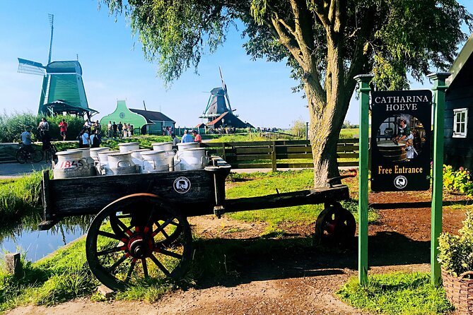 Zaanse Schans and Giethoorn Small-Group Tour with Hotel Pick-Up - Arriving in Giethoorn, the Green Little Venice