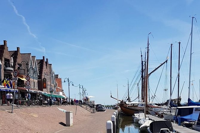 Zaanse Schans and Volendam Private Tour – Clogs, Cheese and More - Jacobs Hoeve: cows, automation, and Gouda