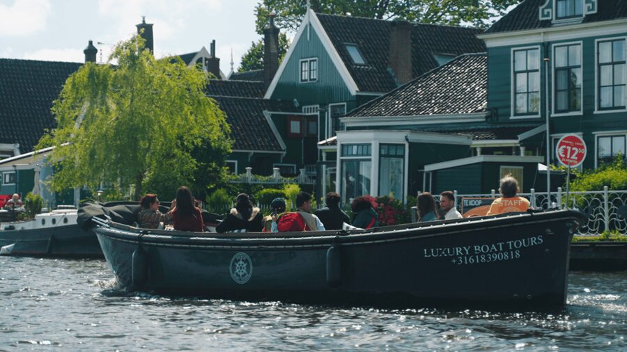 Zaanse Schans: Cruise UNESCO Windmills Village + Live Guide - Chocolate factories and the smell of the Zaan