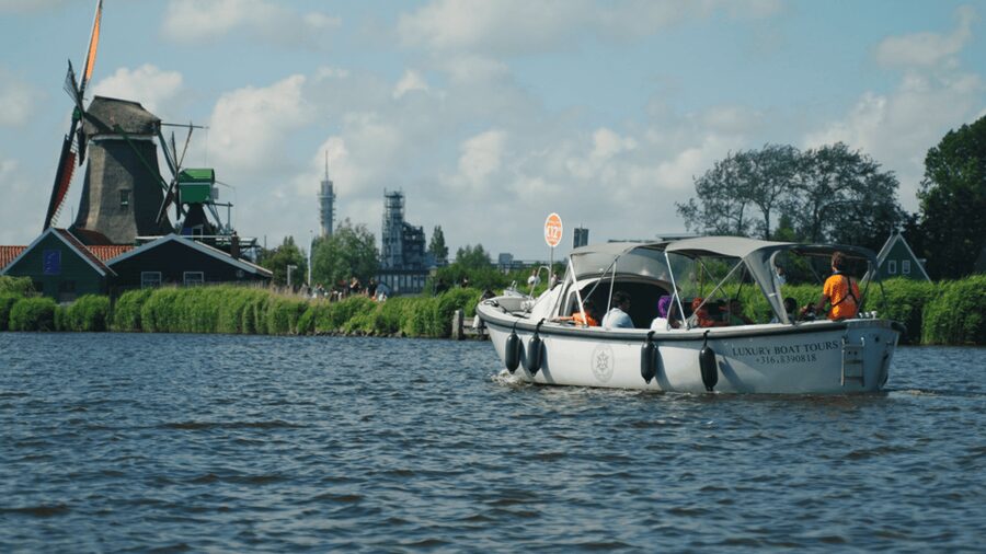 Zaanse Schans: Cruise UNESCO Windmills Village + Live Guide - Het Jonge Schaap, Het Klaverblad, and De Bleeke Dood