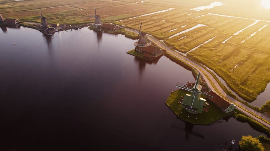 Zaanse Schans: Cruise UNESCO Windmills Village + Live Guide - What the guides add to a short ride
