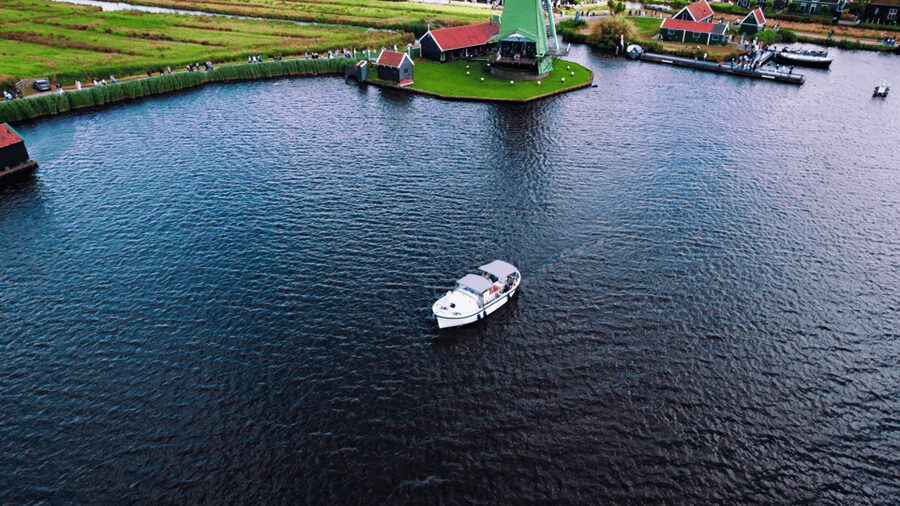 Zaanse Schans: Private Cruise + Live Guide, Optional Drinks - The first look at Zaanse Schans windmills