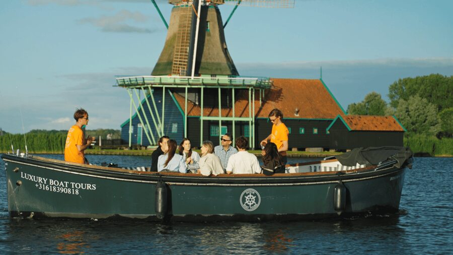 Zaanse Schans: Private Cruise + Live Guide, Optional Drinks - Traditional houses you can see properly from the river