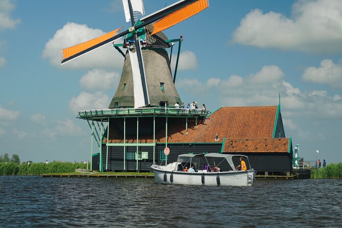 Zaanse Schans Windmill Cruise - UNESCO Windmills With Live Guide - What the boat adds to a walking visit