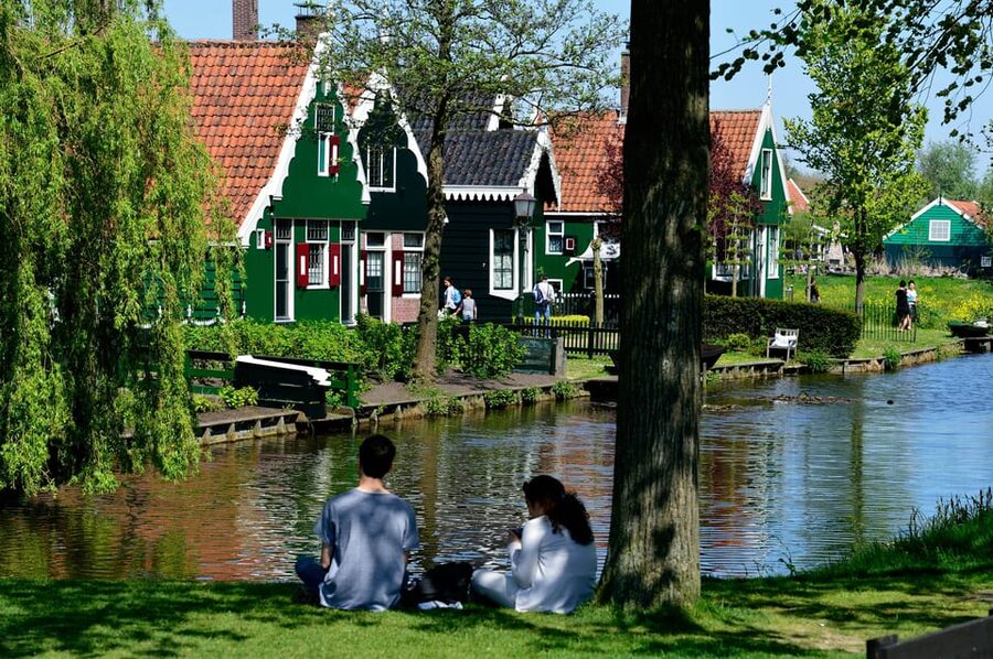 Zaanse Schans: Windmill & Museum Entry Ticket w/ Audio Guide - Shops and food make the day easier, but cost extra