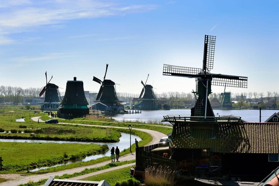 Zaanse Schans: Windmill & Museum Entry Ticket w/ Audio Guide - Start with the windmills, while your energy is high