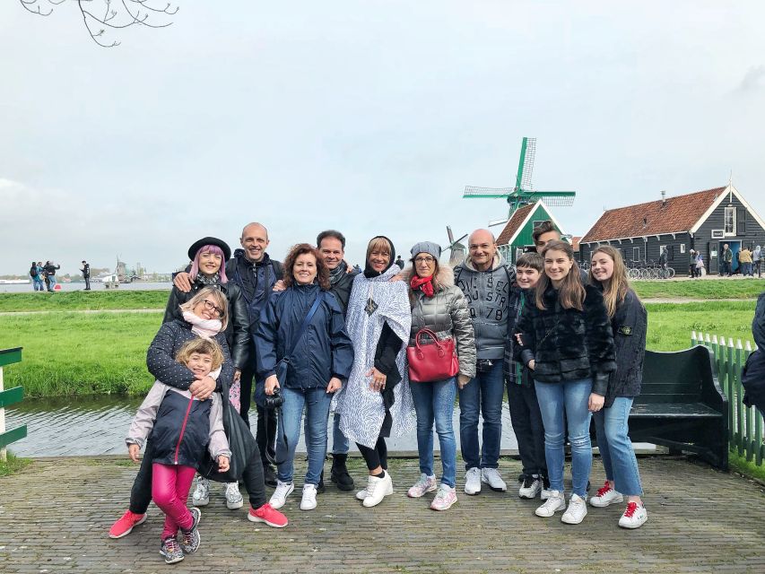 Zaanse Schans Windmills 4-Hour Tour in Italian - Seeing how Dutch wooden clogs are made