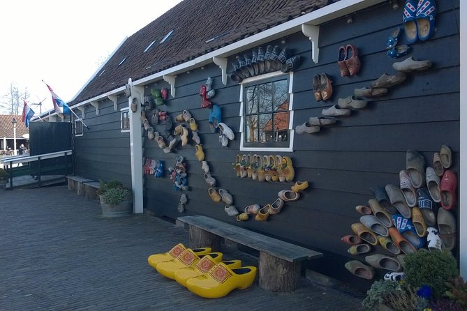 Zaanse Schans Windmills, Clogs and Dutch Cheese Small-Group Tour from Amsterdam - Cold weather, children, and practical comfort